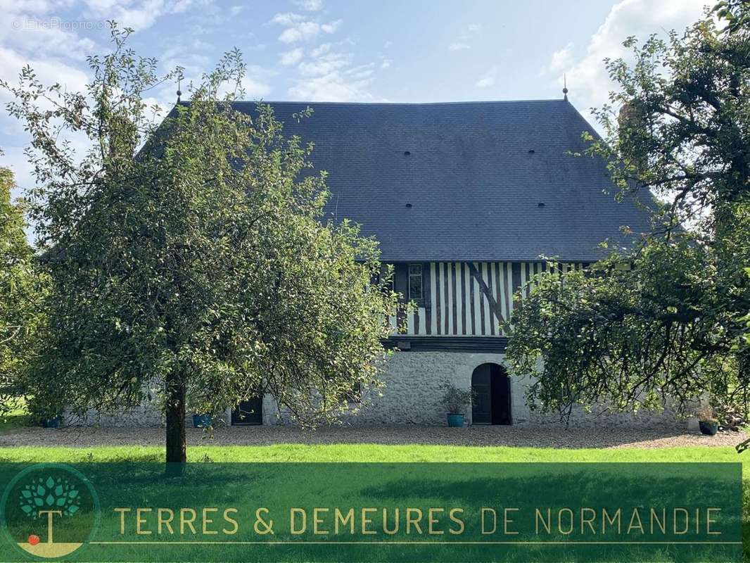 Maison à REUX
