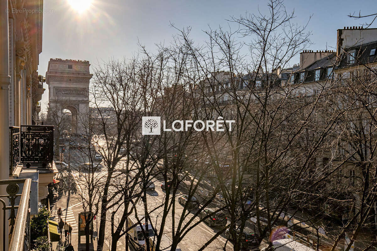Appartement à PARIS-8E