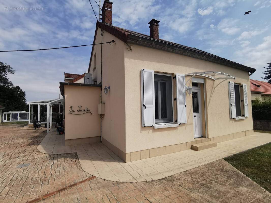 Maison à SAINT-REMY-EN-ROLLAT