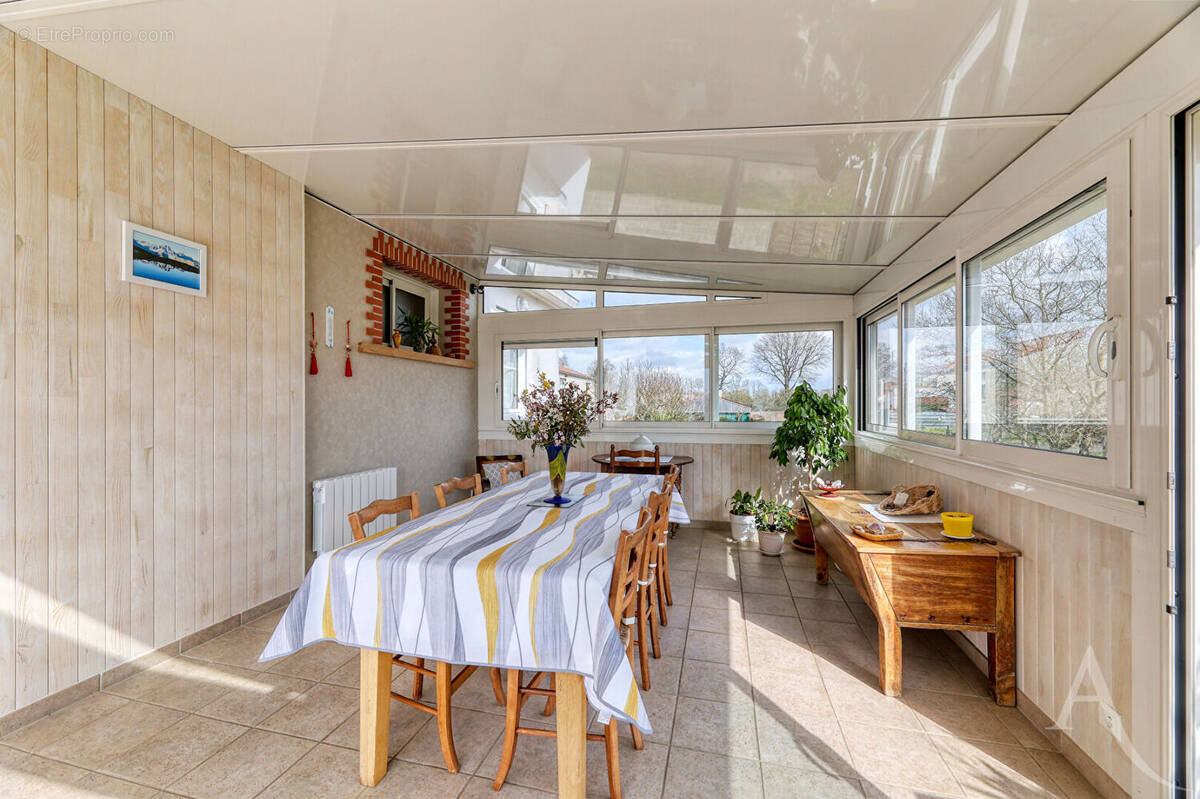 Maison à MONTAIGU