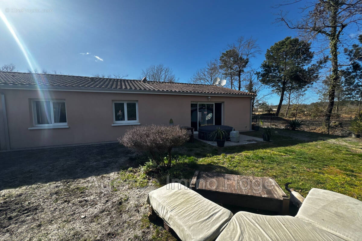 Maison à HOURTIN