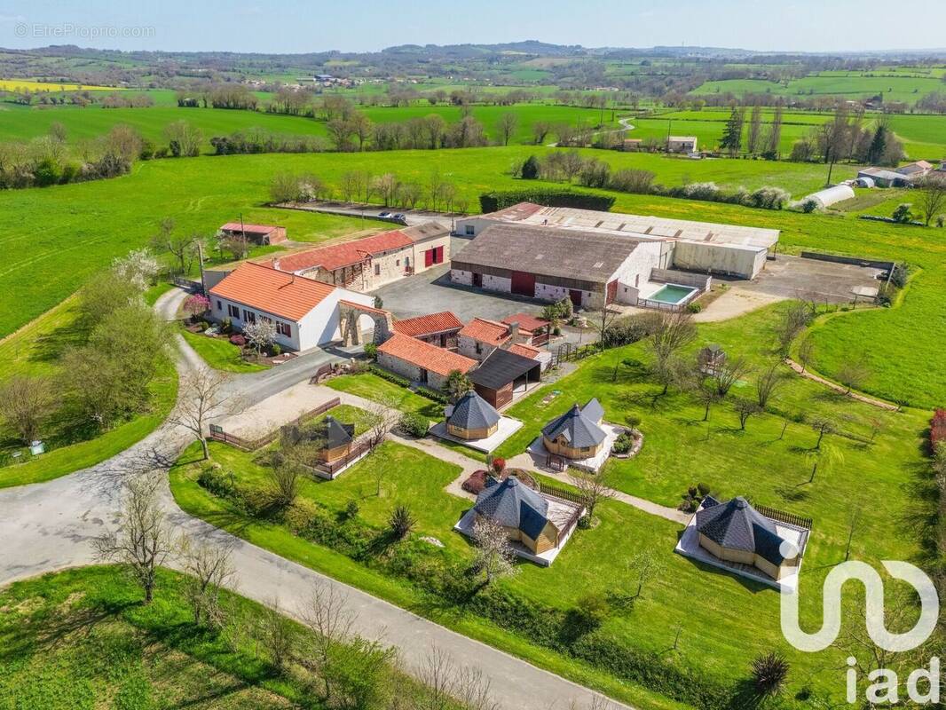 Photo 1 - Maison à LES HERBIERS