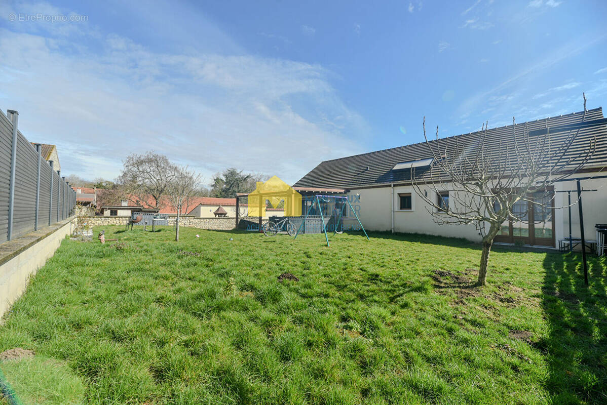 Maison à VAYRES-SUR-ESSONNE