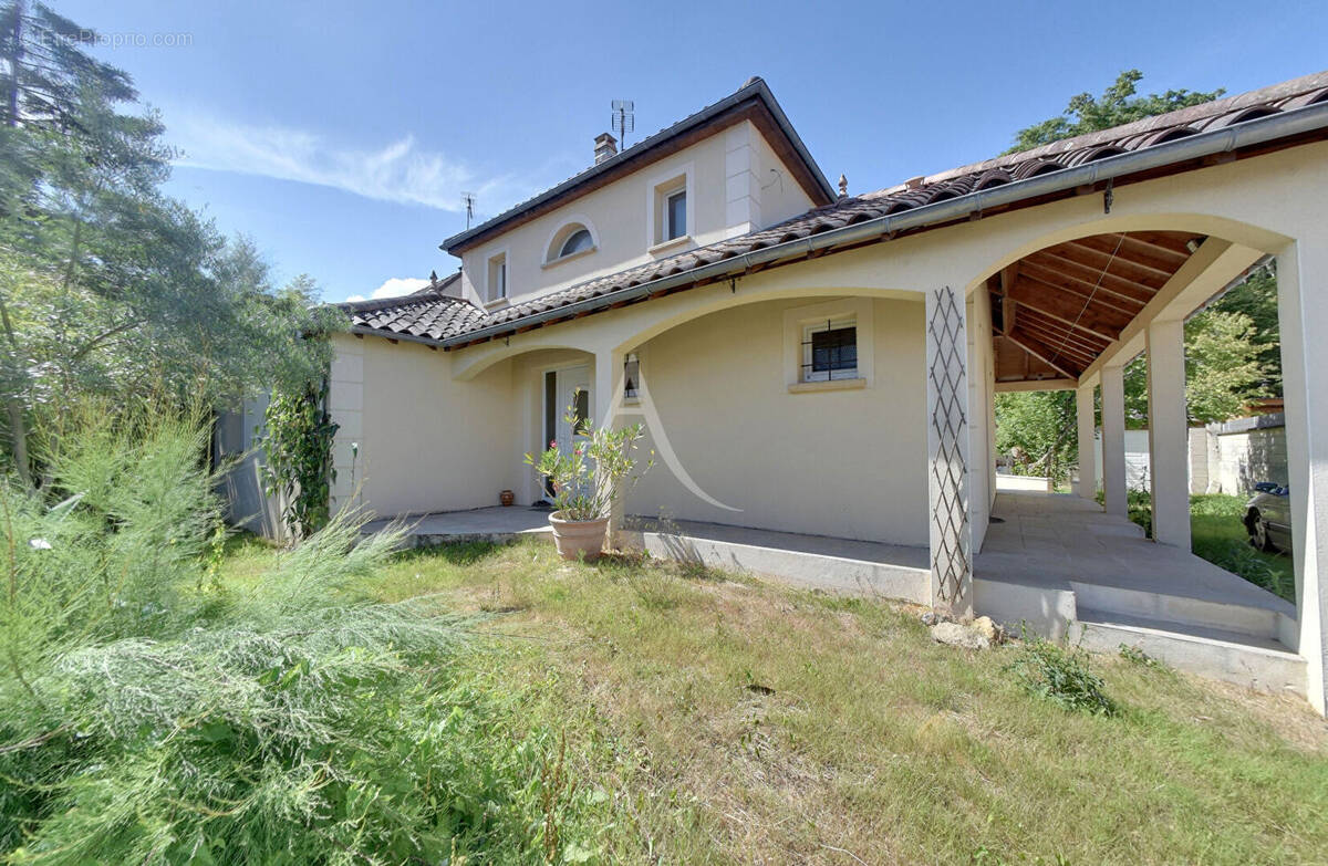 Maison à OZOIR-LA-FERRIERE