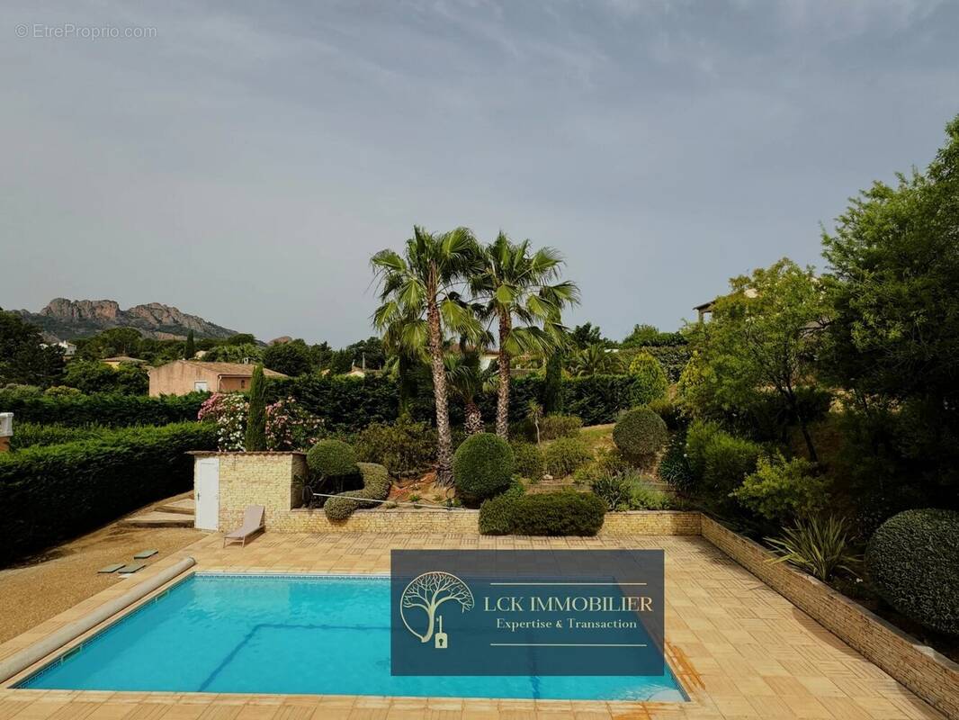 Maison à ROQUEBRUNE-SUR-ARGENS