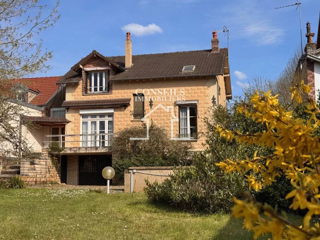Maison à VILLENEUVE-SUR-YONNE