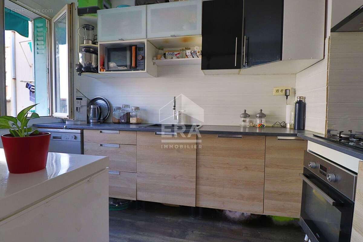 Appartement à MARSEILLE-5E