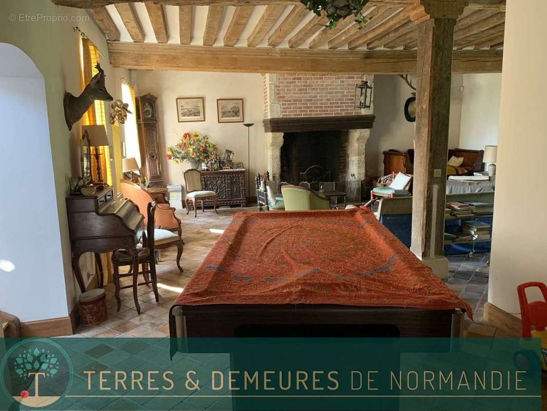 Maison à REUX