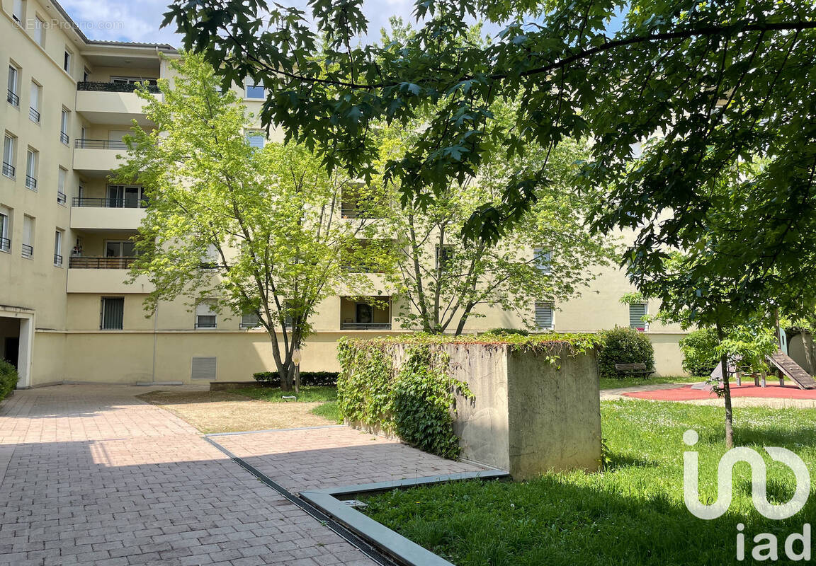 Photo 1 - Appartement à PIERRE-BENITE