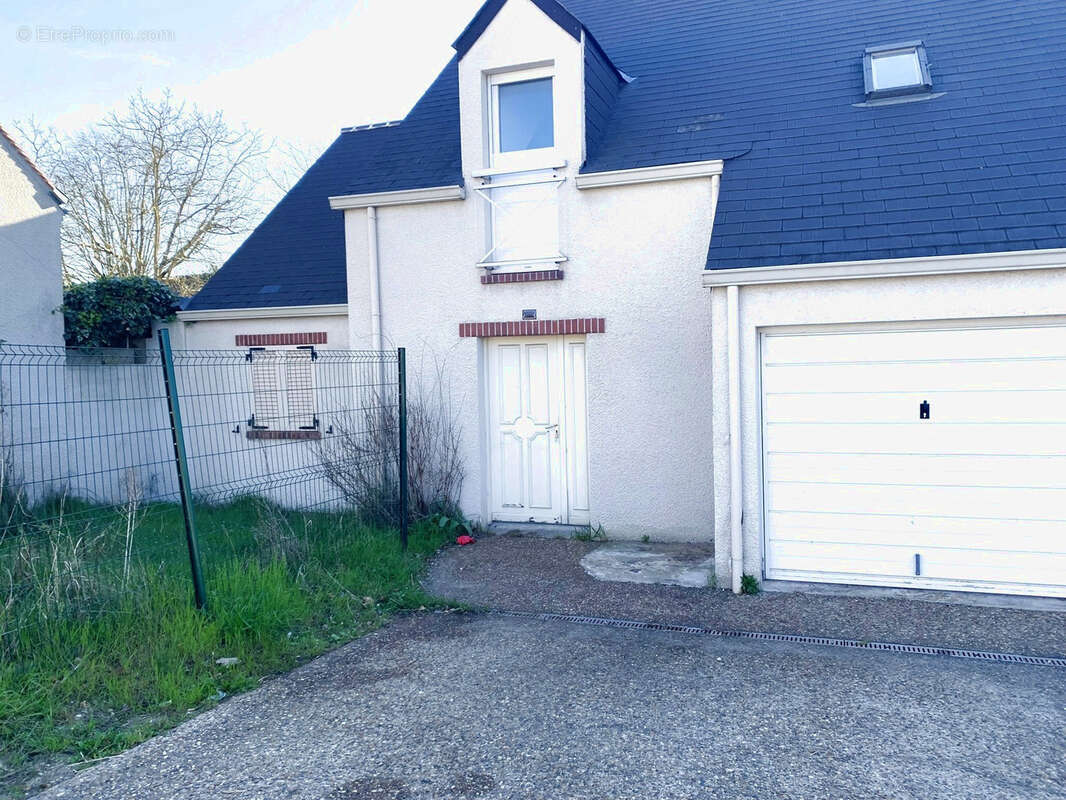 Maison à SAINT-JEAN-DE-LA-RUELLE
