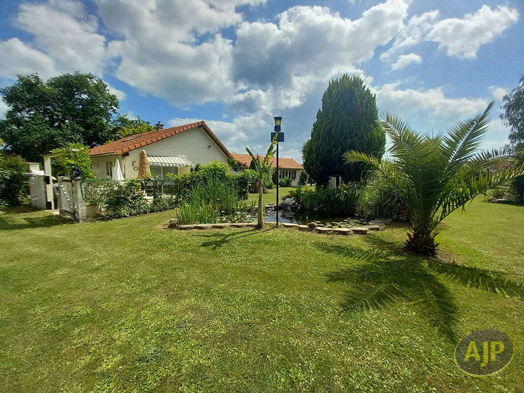 Maison à VENDAYS-MONTALIVET