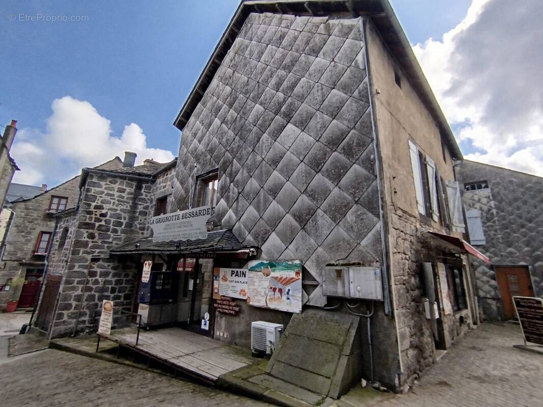 Autre à BESSE-ET-SAINT-ANASTAISE
