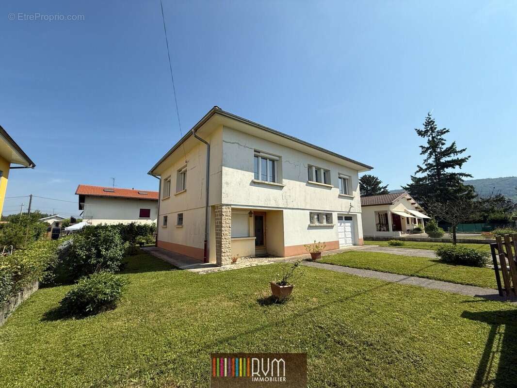Maison à CEYZERIAT