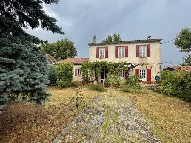 Maison à LE PUY-SAINTE-REPARADE