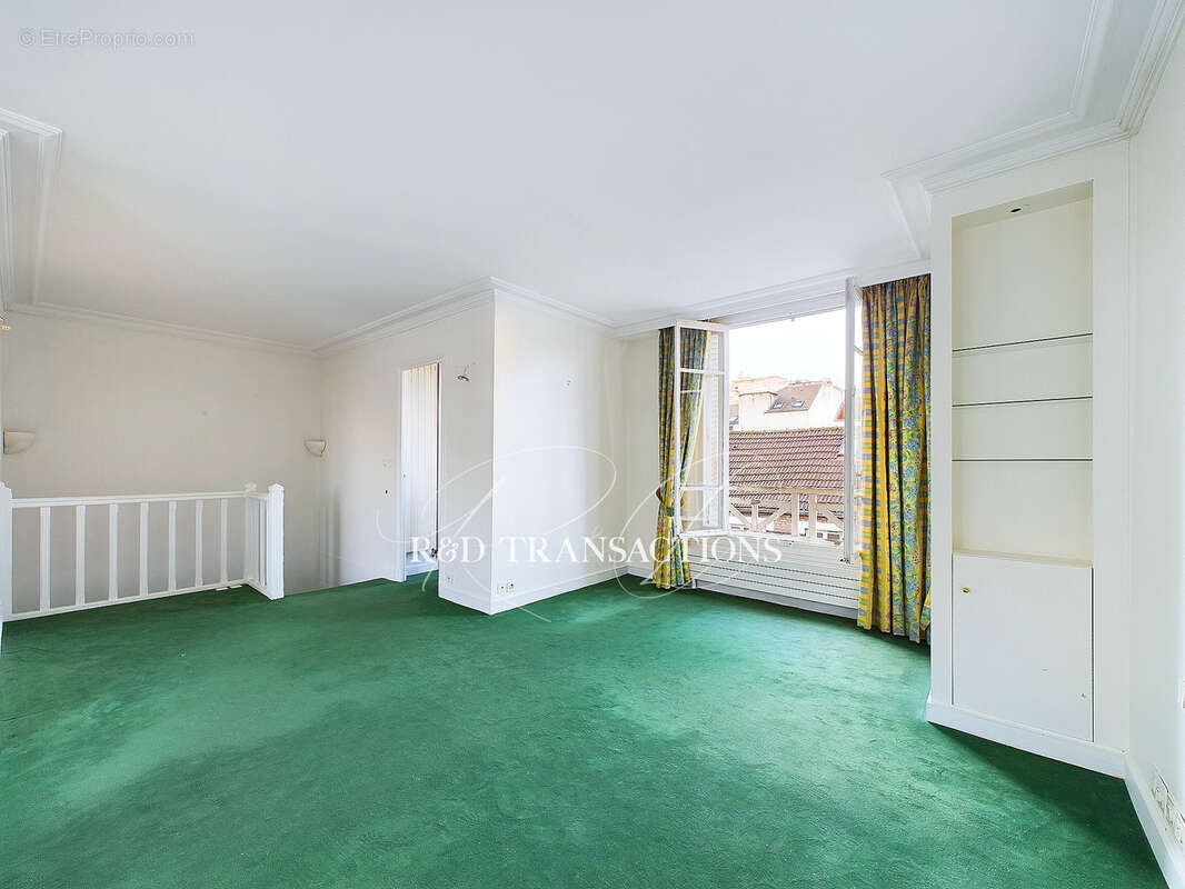 Maison à SURESNES