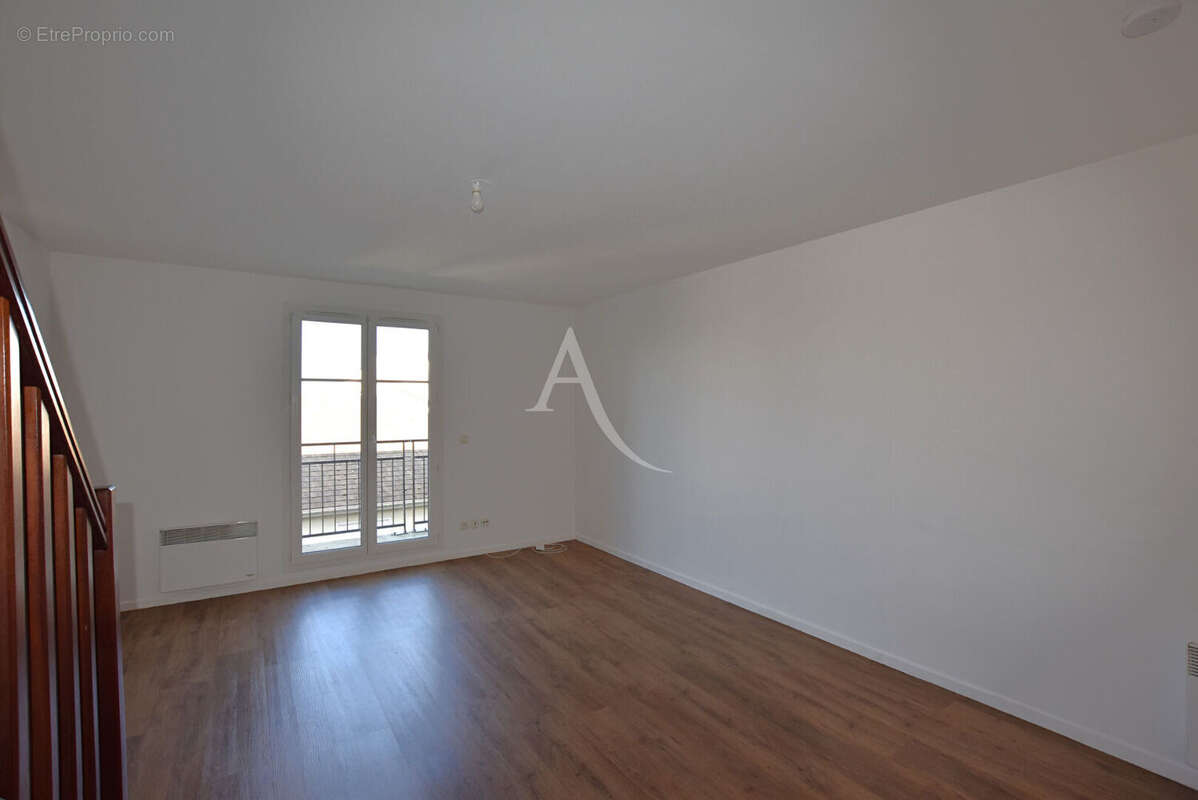 Appartement à COMBS-LA-VILLE