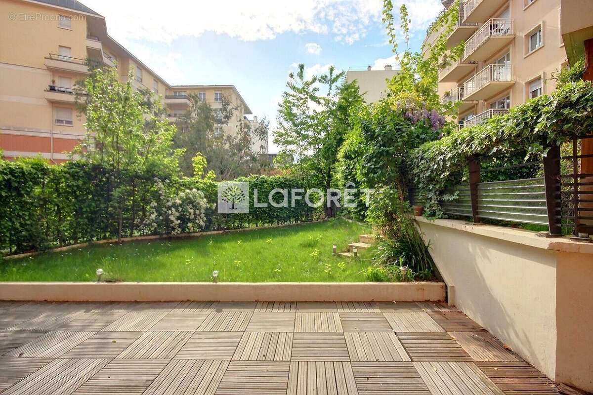 Appartement à SURESNES
