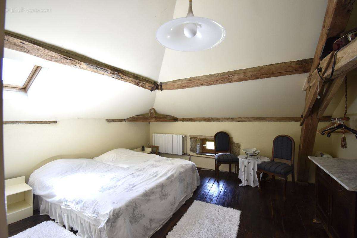 Maison à CHAMPNIERS-ET-REILHAC