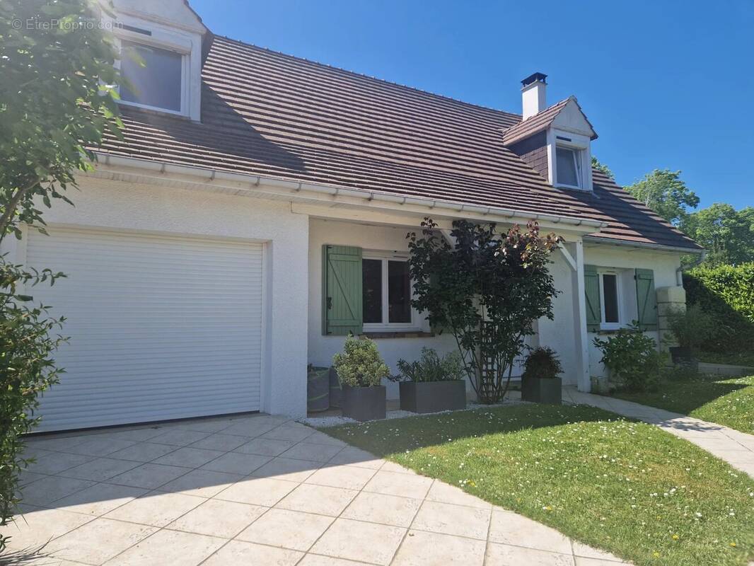Maison à VOISINS-LE-BRETONNEUX