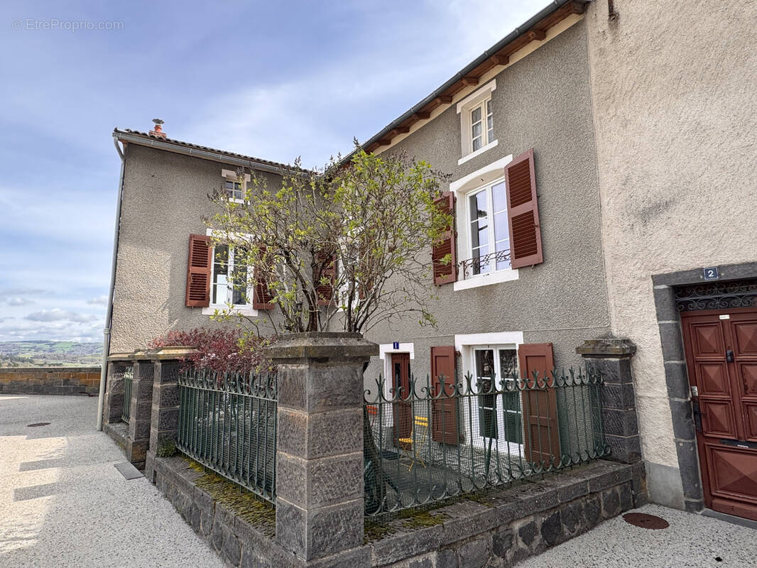 Maison à SAINT-FLOUR
