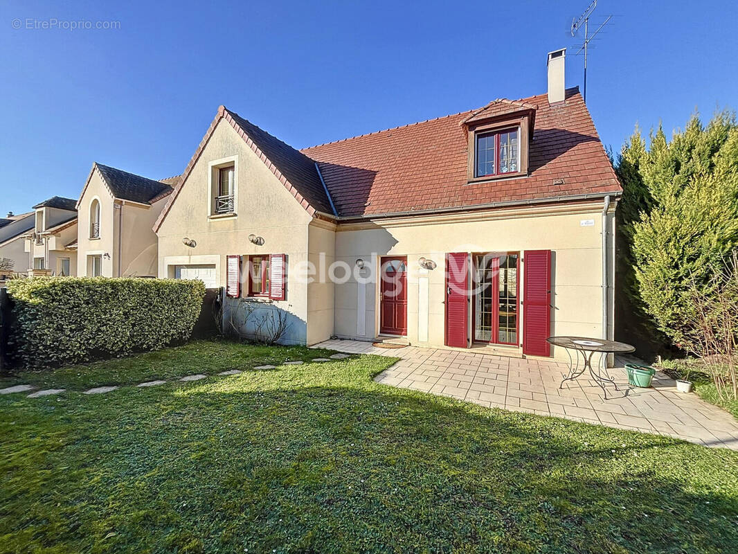 Maison à MAURECOURT