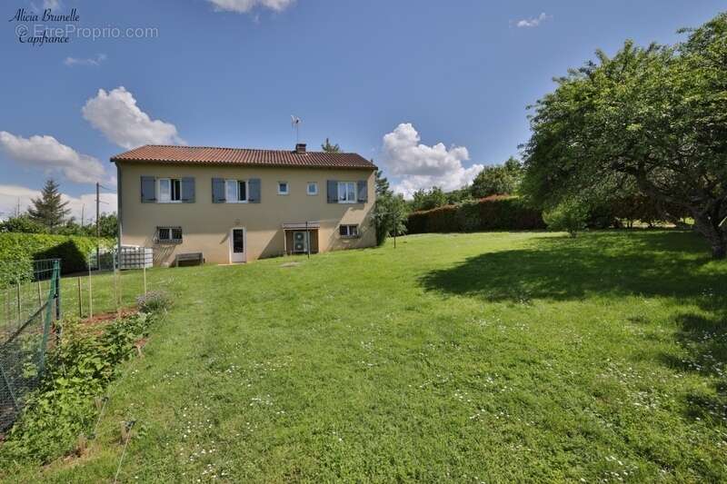 Maison à AZE