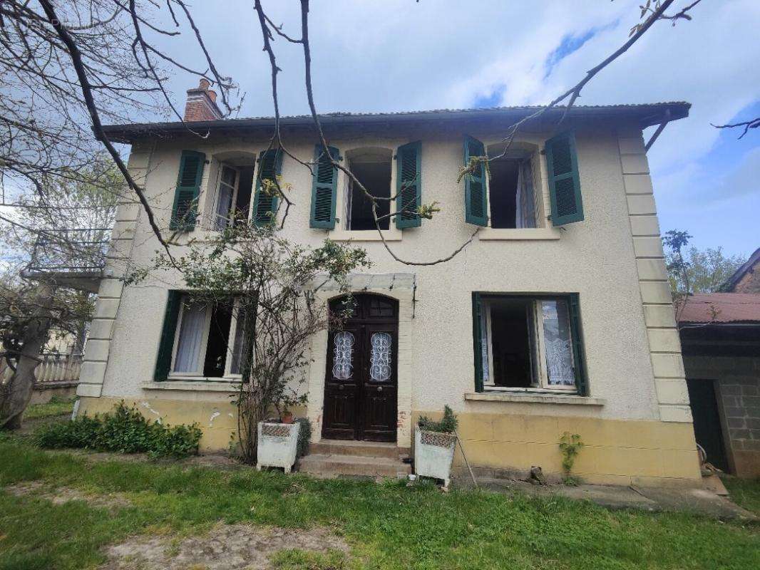 Maison à ANGLARS-SAINT-FELIX