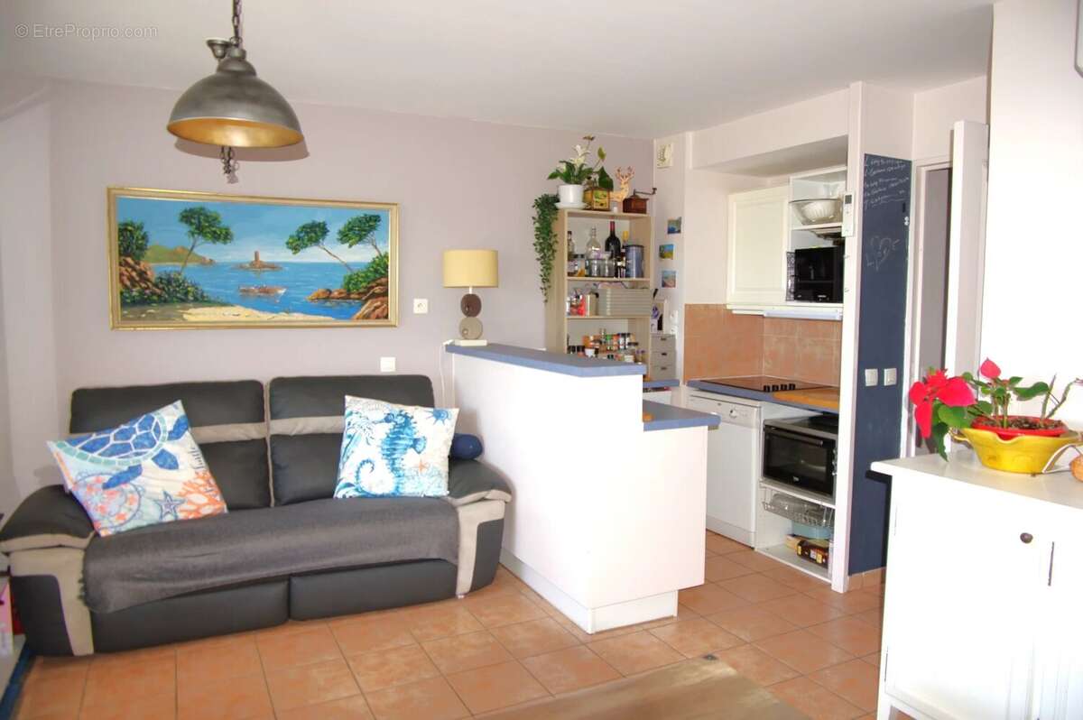 Appartement à ROQUEBRUNE-SUR-ARGENS