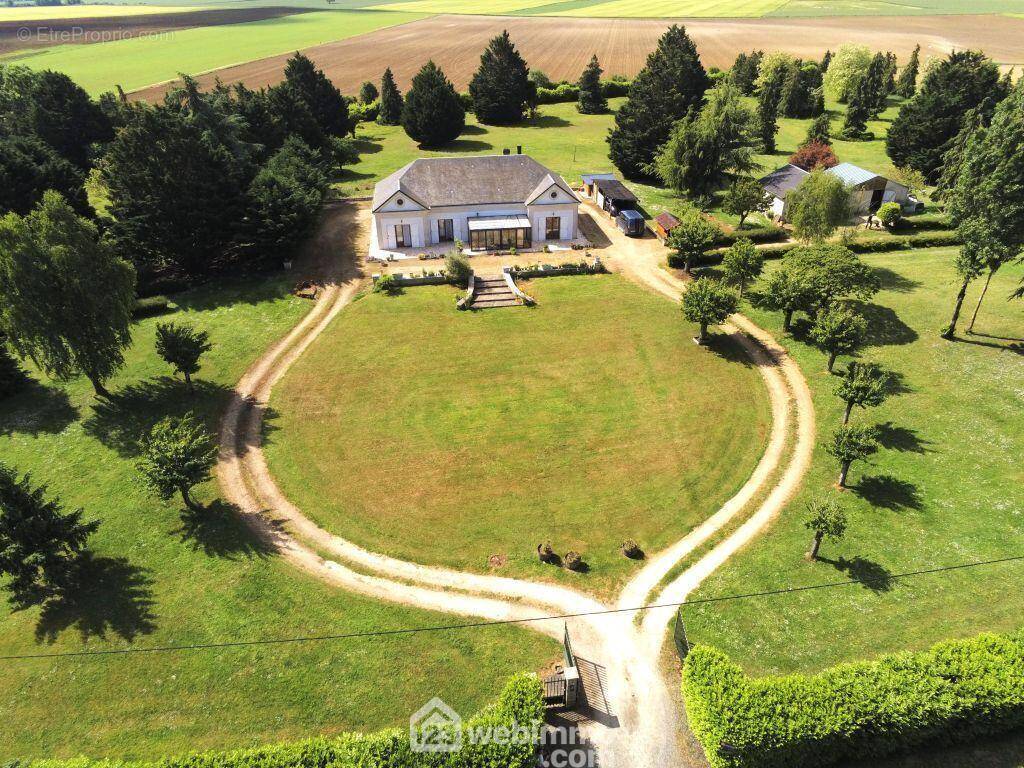Proche de Richelieu, - Maison à RICHELIEU