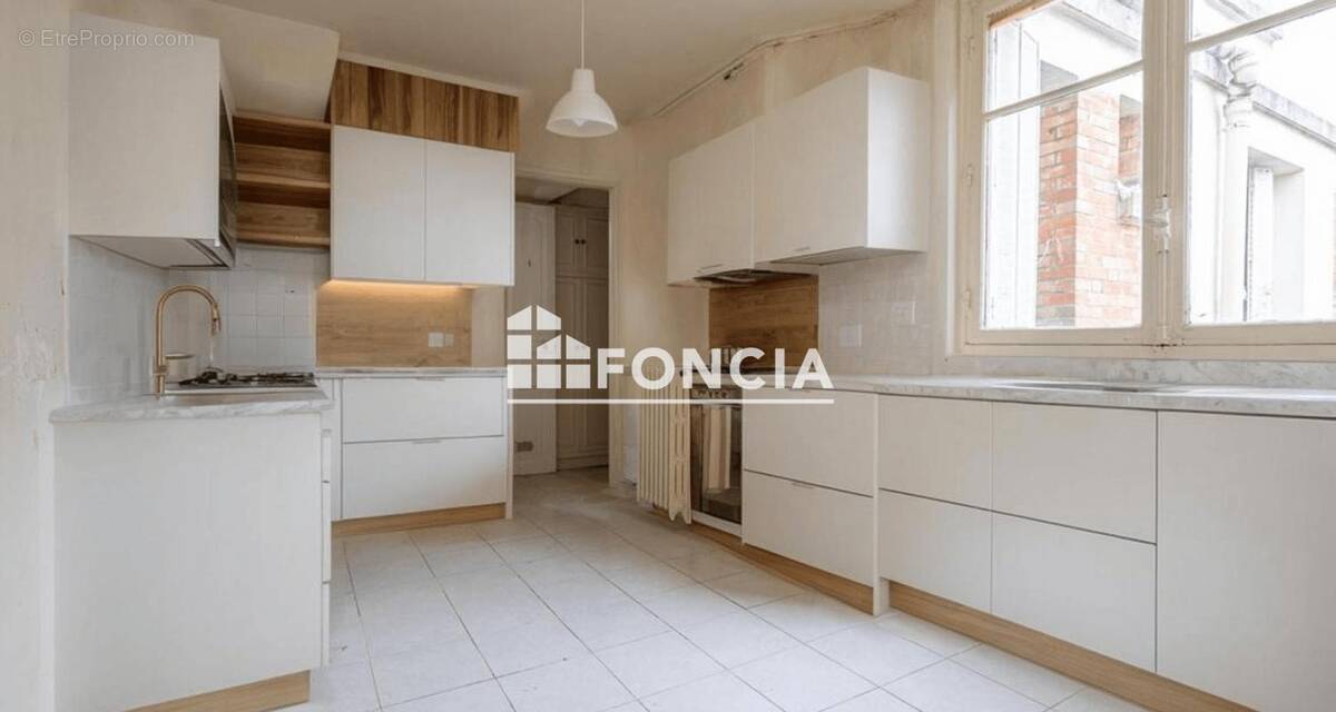 Appartement à PARIS-20E