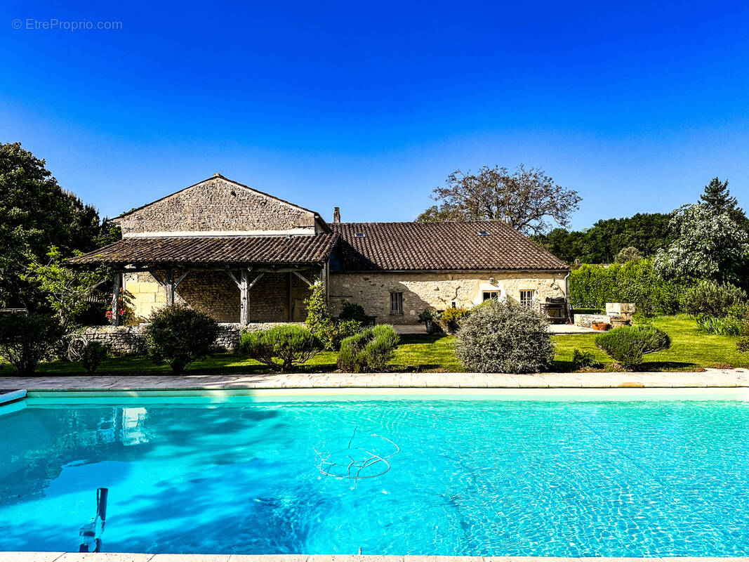 Maison à MORTAGNE-SUR-GIRONDE