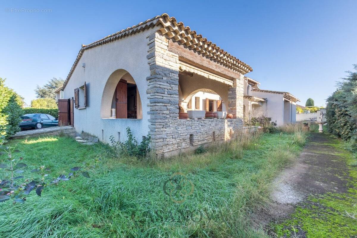 Maison à MAUGUIO