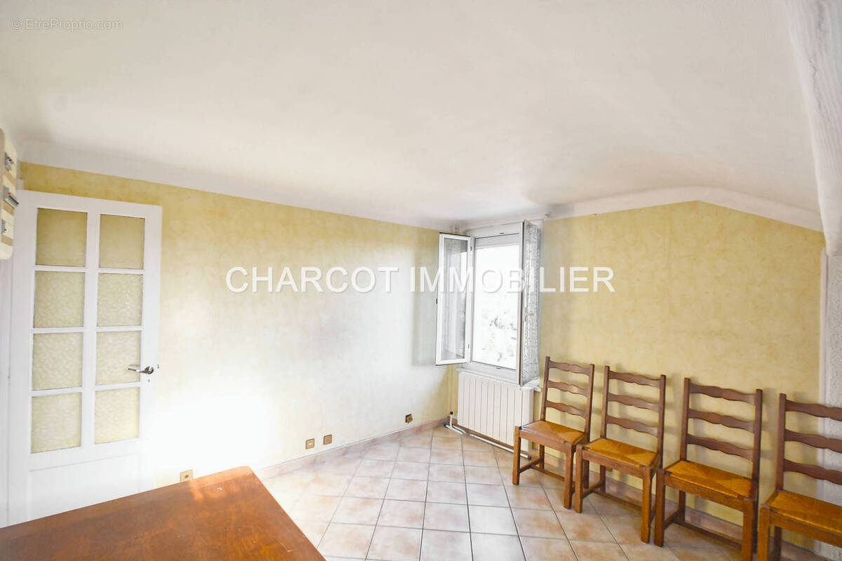 Appartement à SAINTE-FOY-LES-LYON