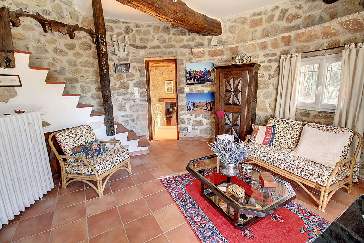 Maison à ENTRECASTEAUX