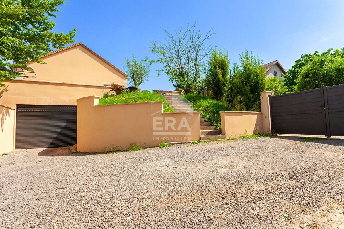 Maison à BEYNES