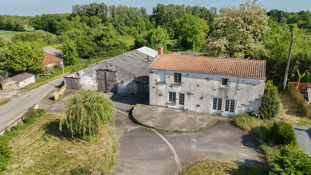 Maison à FROIDFOND