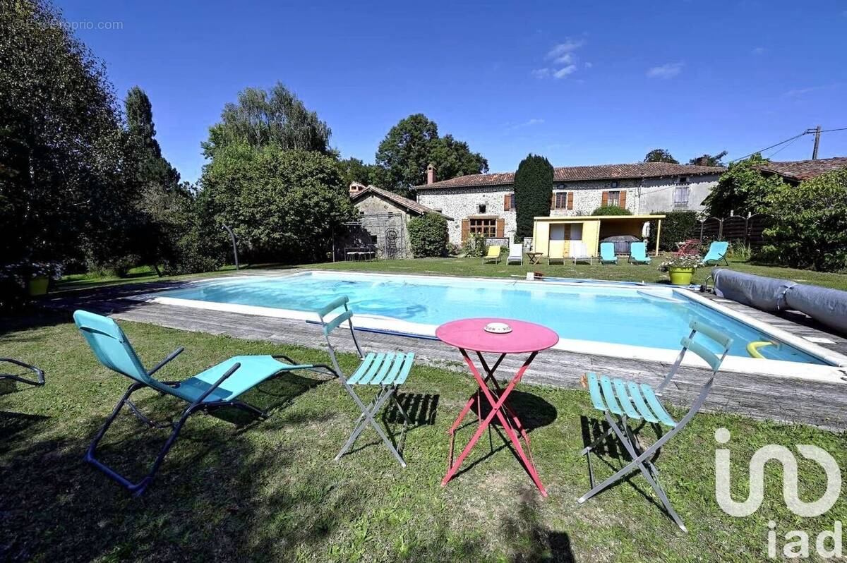 Photo 1 - Maison à PRESSIGNAC