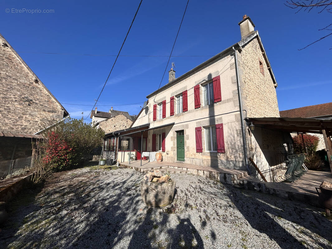 Maison à AHUN