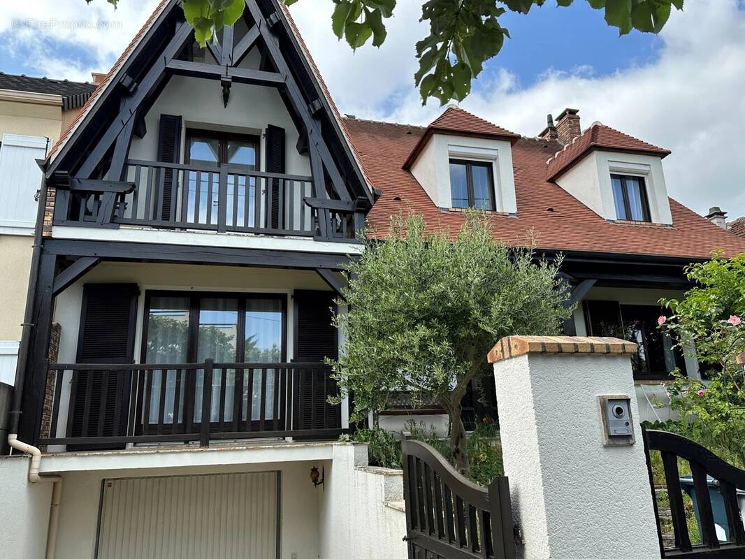 Maison à CHAMPS-SUR-MARNE