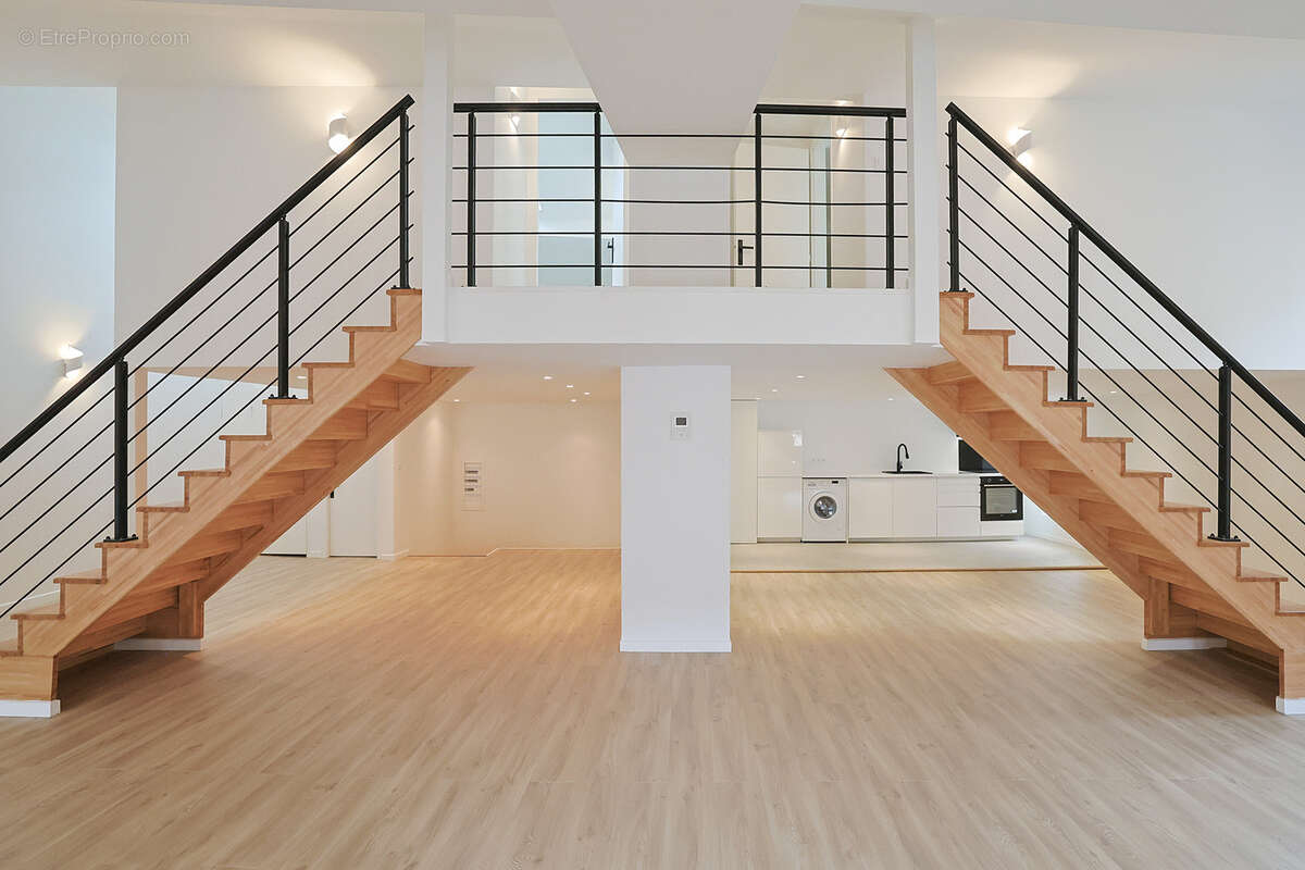 Appartement à SOLLIES-PONT