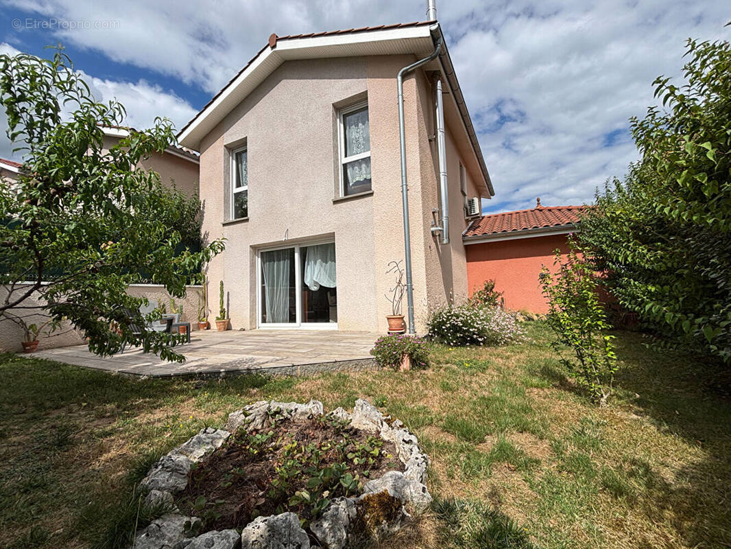 Maison à VAUGNERAY