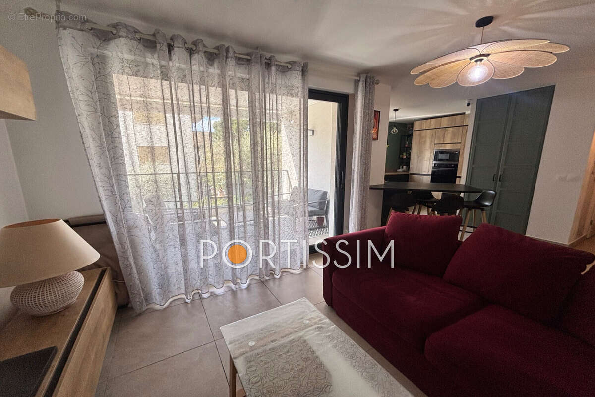 Appartement à VALLAURIS