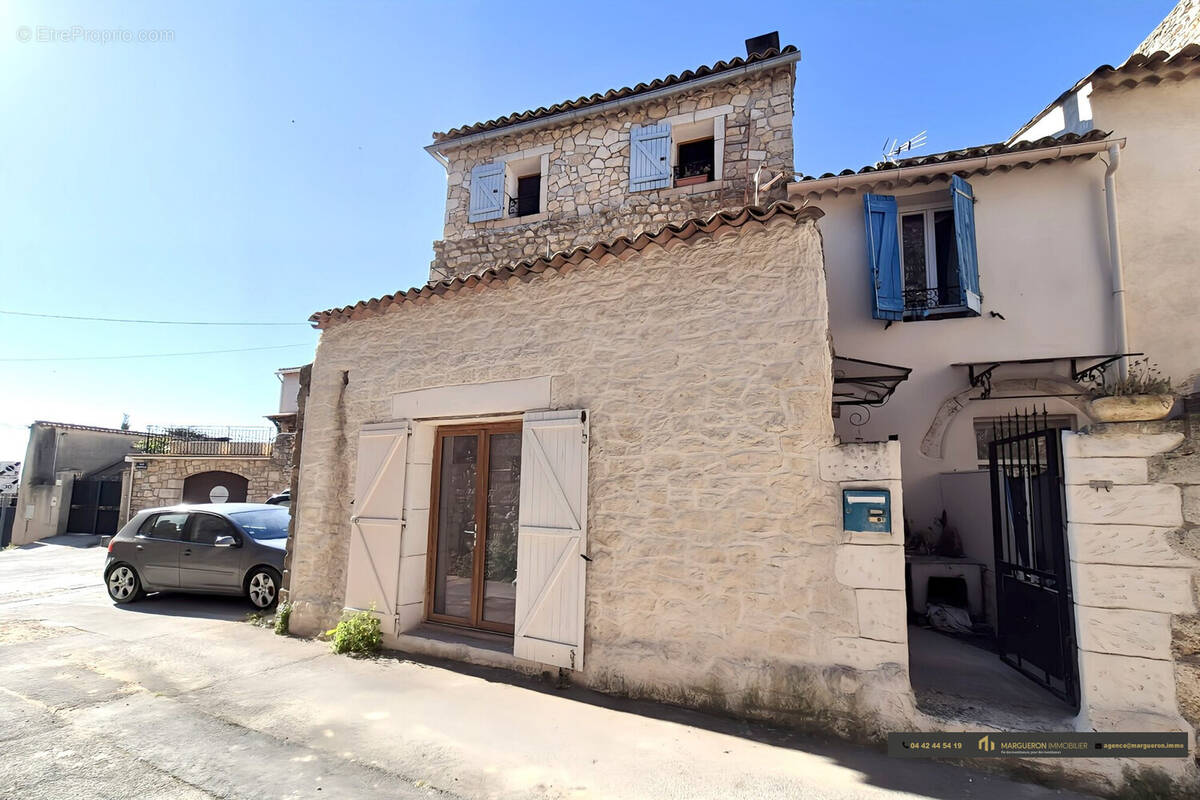 Maison à SAINT-MITRE-LES-REMPARTS