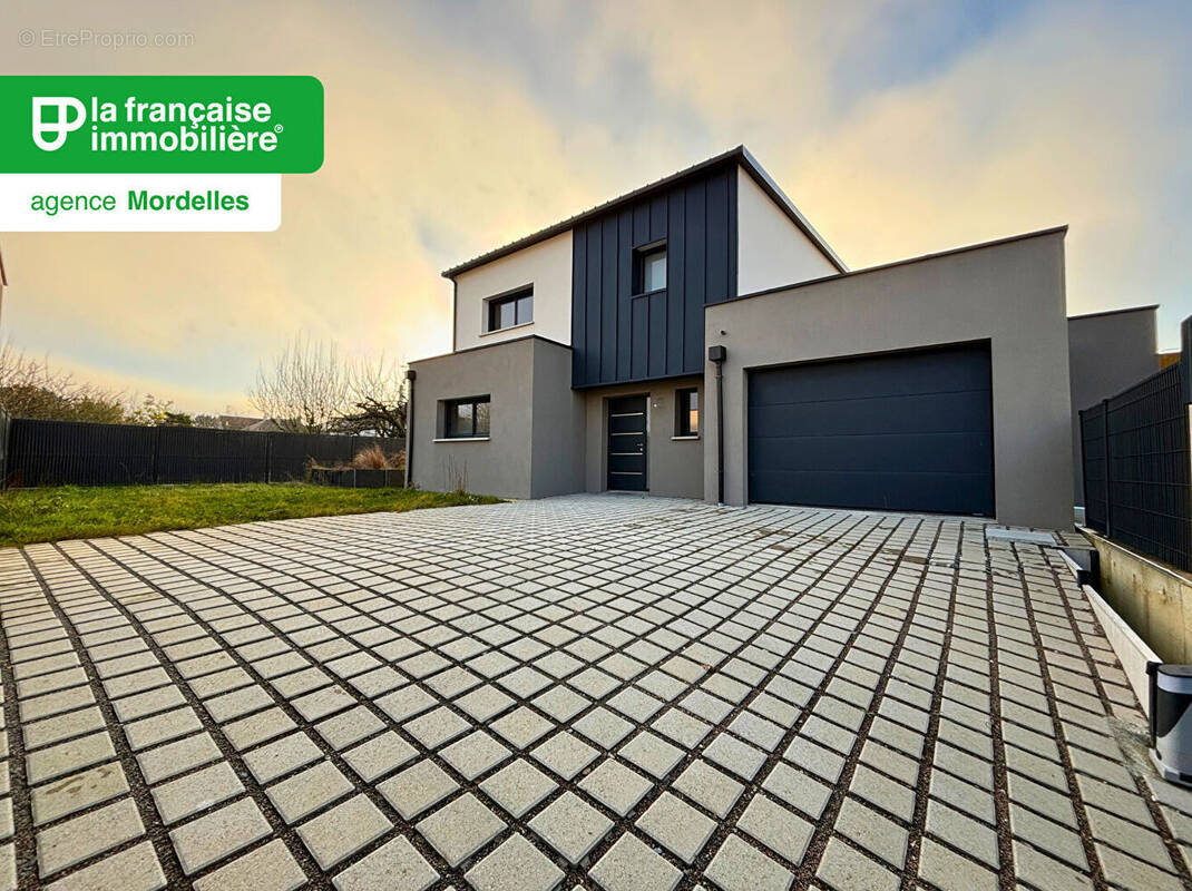 Maison à CHARTRES-DE-BRETAGNE