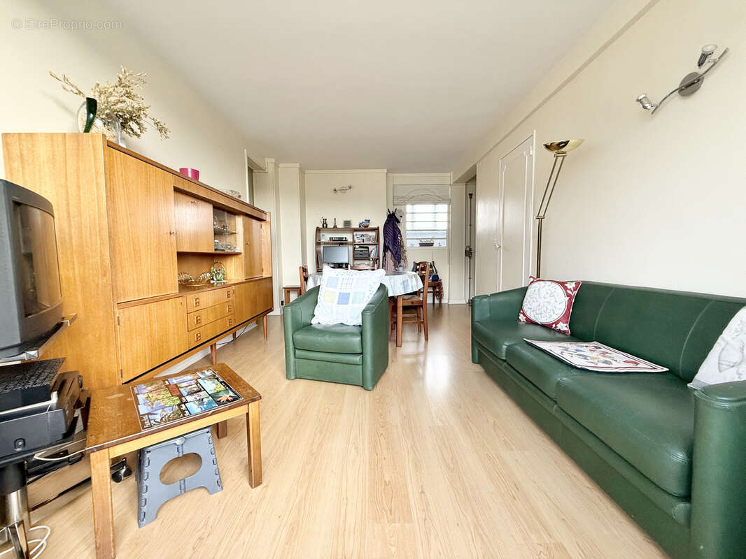 Appartement à COURBEVOIE