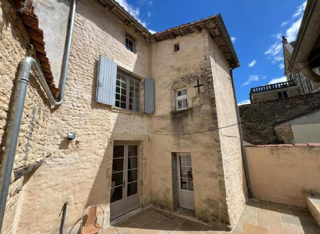 Maison à VERTEUIL-SUR-CHARENTE