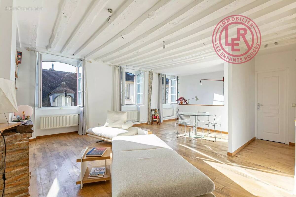 Appartement à PARIS-3E