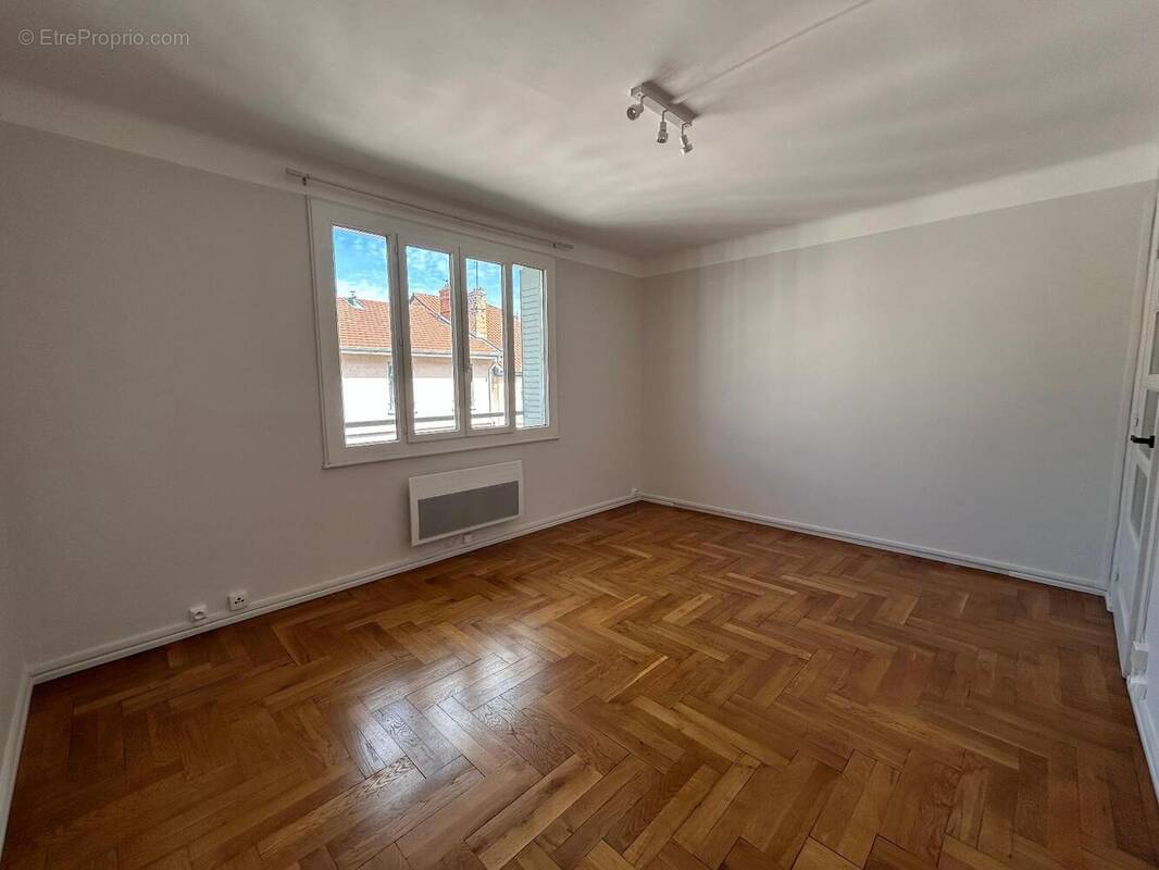   - Appartement à LYON-7E