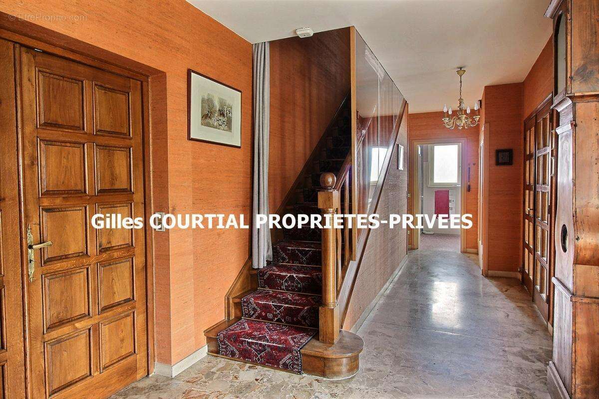 Maison à SAINT-JULIEN-CHAPTEUIL