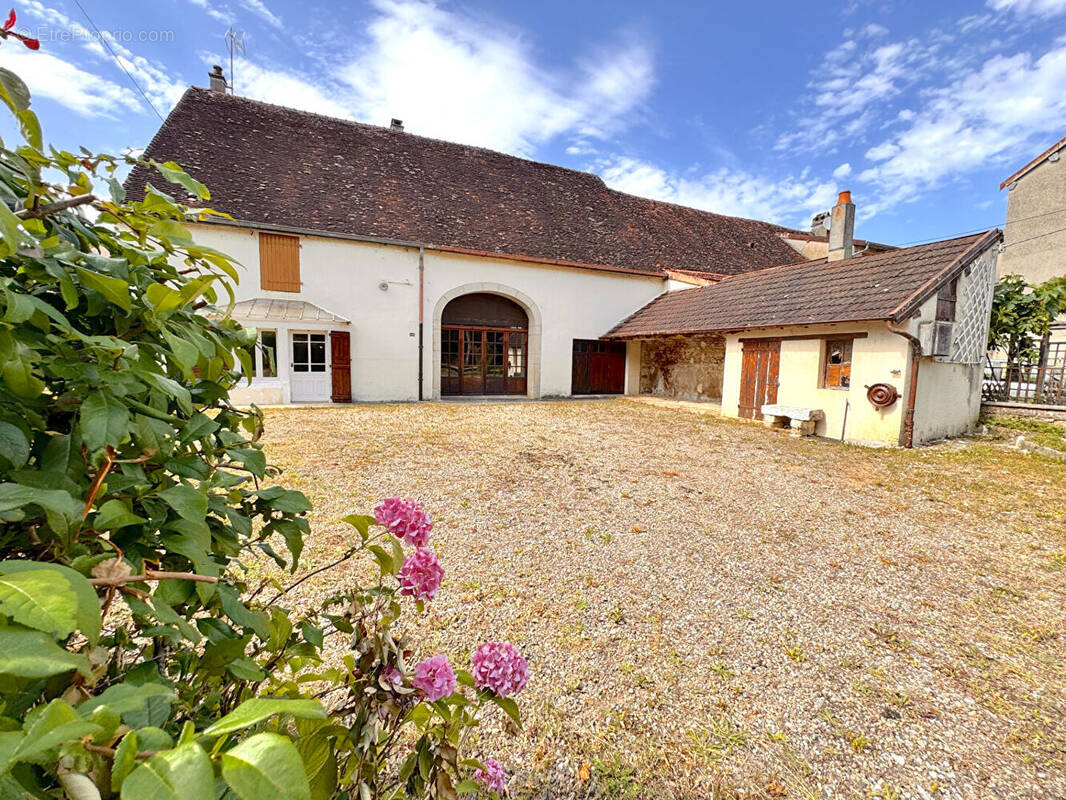 Maison à RUFFEY-SUR-SEILLE